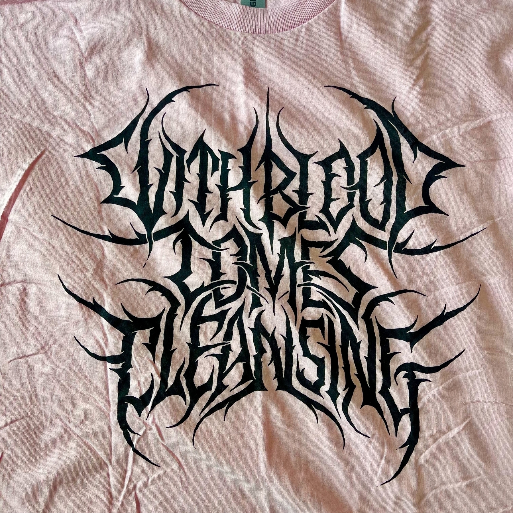 A pink shirt with “metal letters”